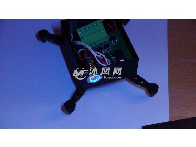 四足箱式台灯内部电路