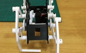 四足行走机器人C