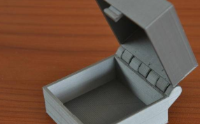 具有铰链连接结构的盒子