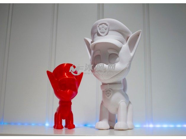 戴警帽的小顽皮狗