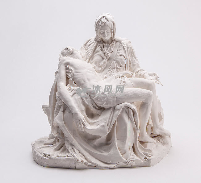 皮埃塔雕像正面主体