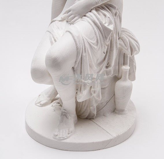 女神雕像底部特写