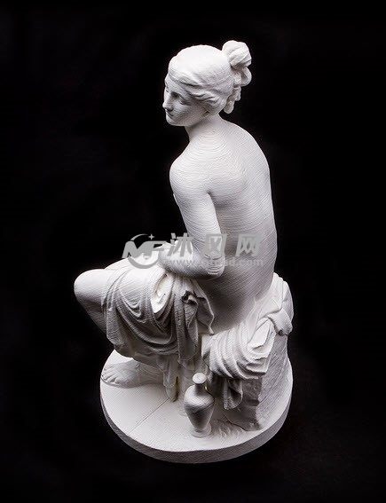 女神雕像背部特写