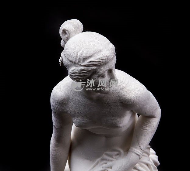 女神雕像正面特写