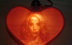 纽扣灯打开浮雕照片效果