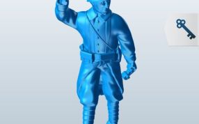 一名士兵一手拿着望远镜，一手举着手枪