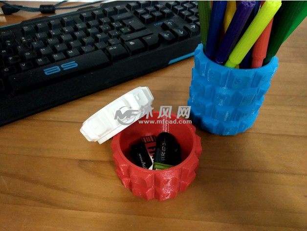 实物图-打开笔筒盖