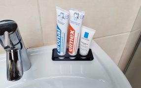 牙膏，洗面奶架实物图