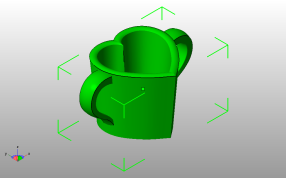 爱心形杯子斜视图