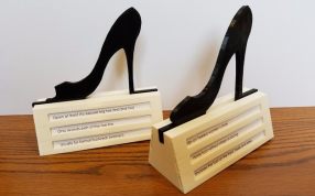 高跟鞋展示架斜视图