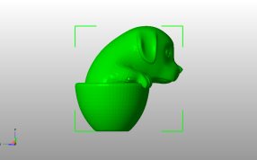碗中的小狗侧视图