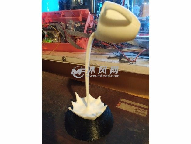 漂浮的水杯实物图