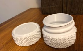 螺丝小容器实物图打开