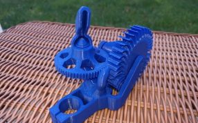 垂直旋转喷水器斜视图