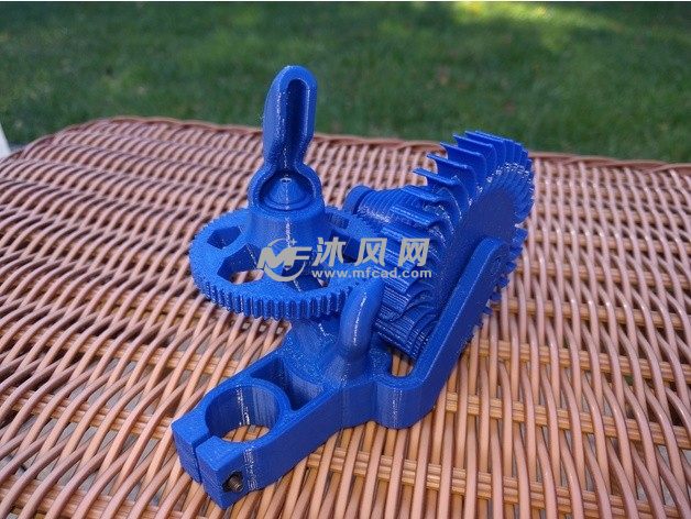 垂直旋转喷水器斜视图