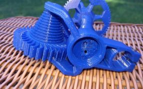 垂直旋转喷水器主视图