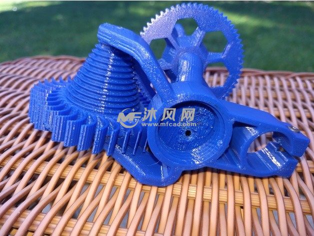 垂直旋转喷水器主视图