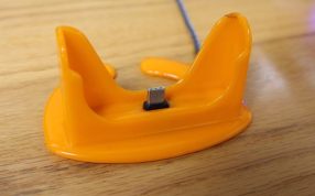 手机充电支架内部