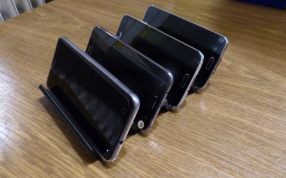 智能手机支架4个手机实物图