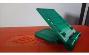 可调角度手机支架斜视图