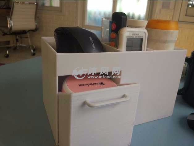  移动整理箱侧视图