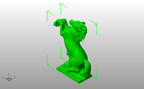 受惊的骏马斜视图