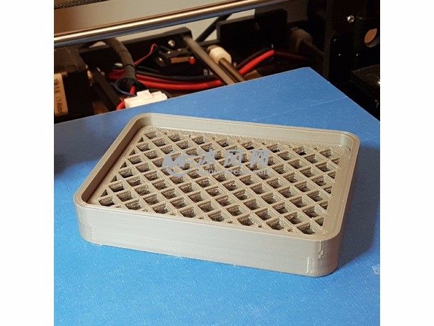 小肥皂盒模型滤网放置在盒子上