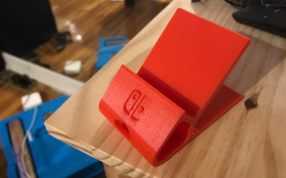 支架带徽标成品图