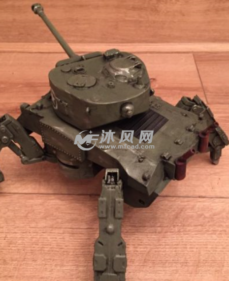 谢尔曼机器人侧视图