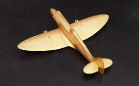 金属平面飞机外形图