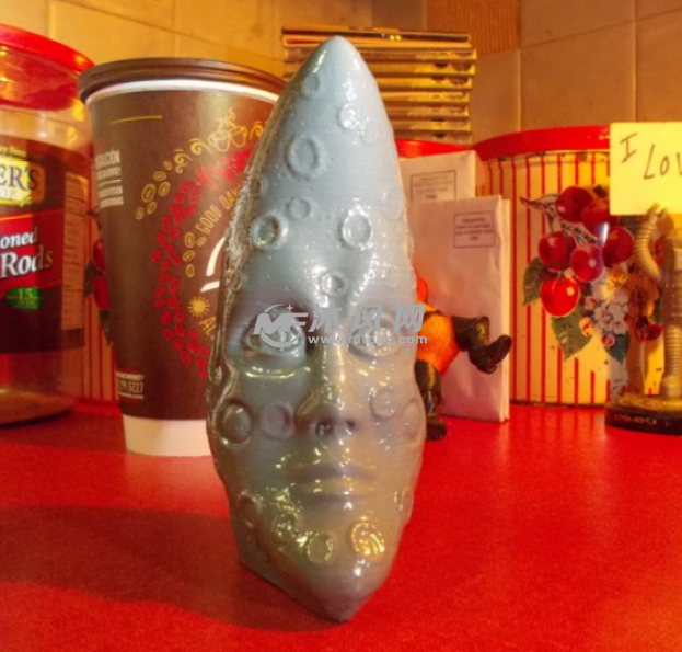 忧郁的月亮先生正视图