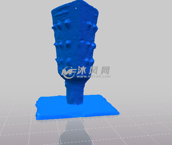 青铜钟的侧视图