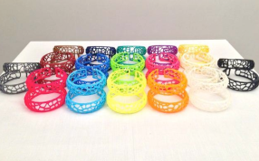 多种颜色的手环模型